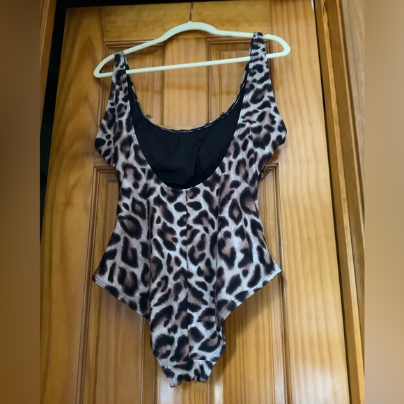 Carmen Marc Valvo U-Back Side-Zip One-Piece Swimsuit Leopard Sz 14 - Picture 5 of 10